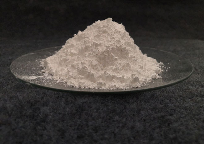 How to distinguish between aluminum oxide powder and aluminum hydroxide